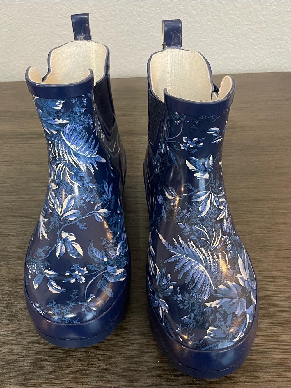 Talbots Blue Floral Waterproof Rubber Chelsea Rain Boots Women’s Size 8M